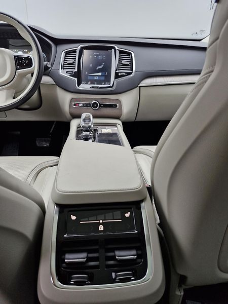 Volvo XC90 AWD Plug-in Hybrid Inscription - fotka 8 z 9