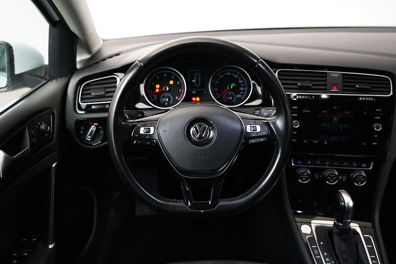 Volkswagen Golf - fotka 17 z 30