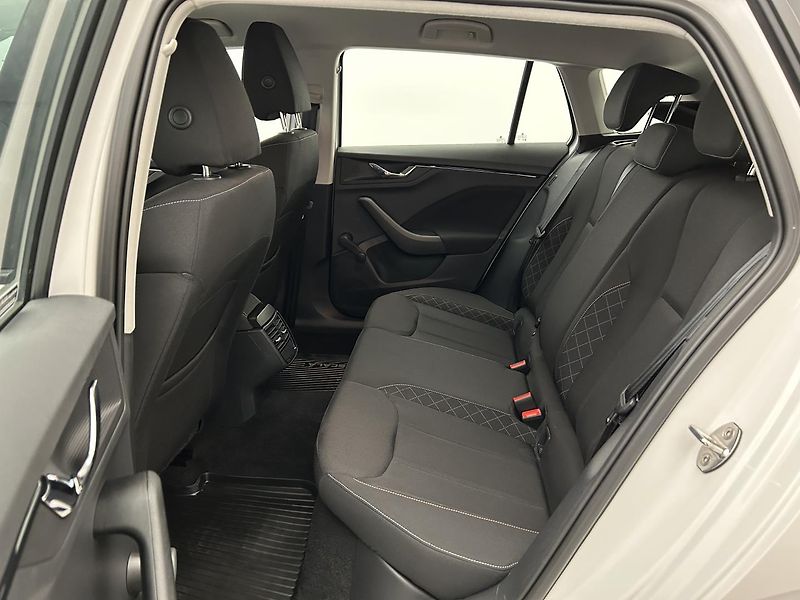 Škoda Scala 1.0 TSI Ambition - fotka 18 z 22