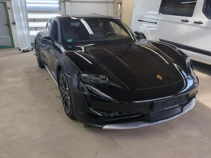 Porsche Taycan Cross Turisno 4S 93kWH - fotka 2 z 8