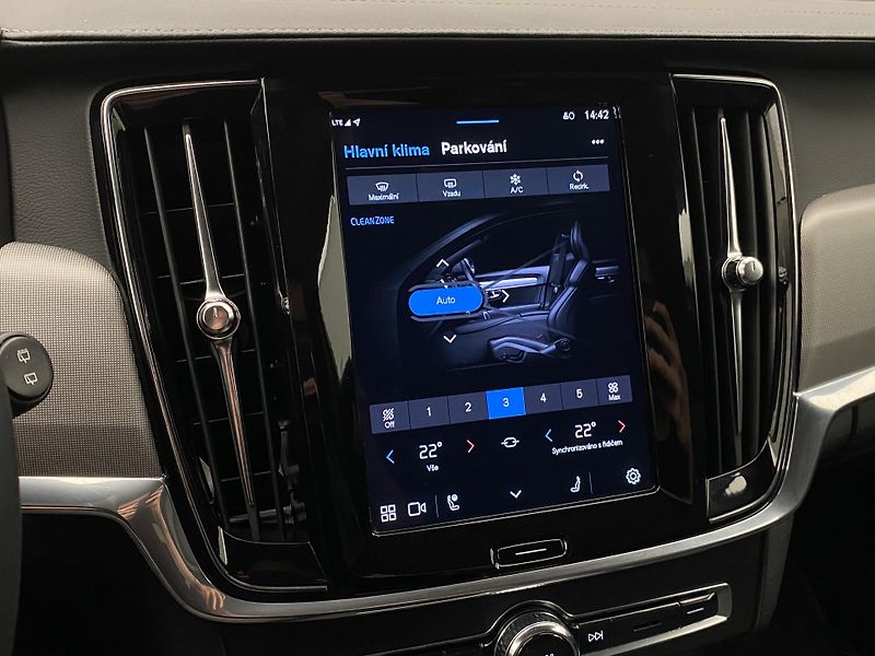 Volvo V90 CC B4 AWD BRIGHT PLUS AUT CZ - fotka 47 z 49