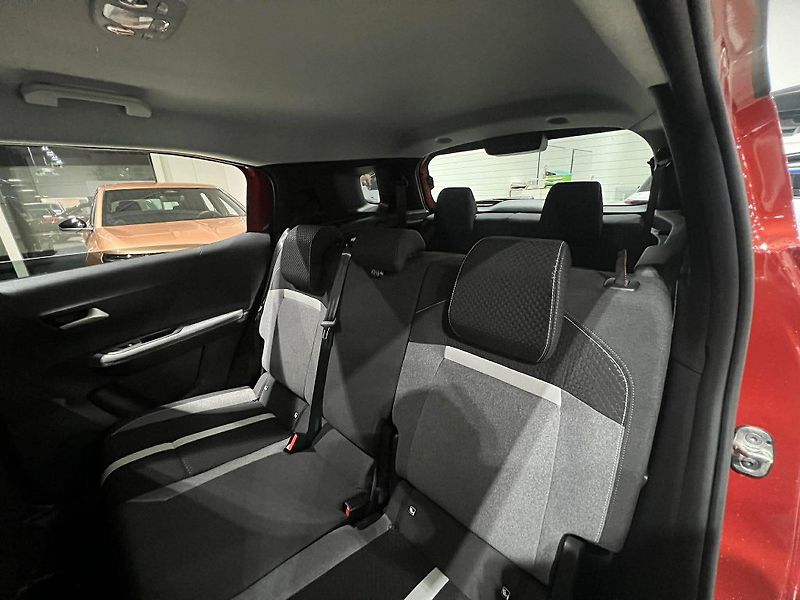 Opel Frontera GS Mild-Hybrid 7 míst- automat - fotka 25 z 36