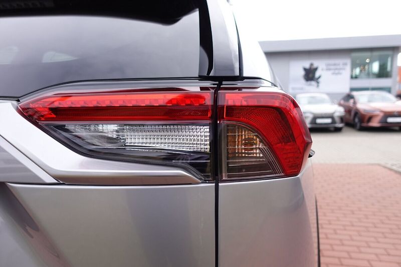 Toyota RAV4 2,5 HEV Executive FWD - fotka 35 z 36