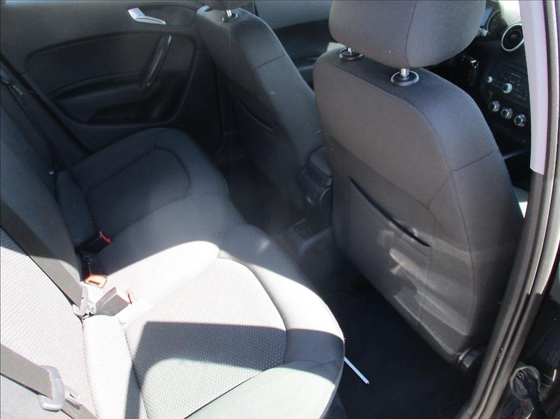 Audi A1 1,2 TSi, klima,Navi,serv.kn. - fotka 11 z 32