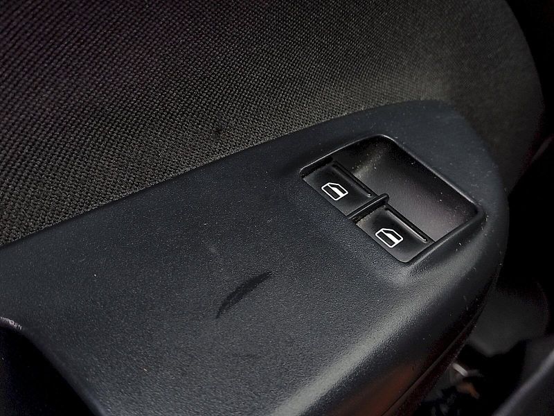 Škoda Octavia (2013) Combi Ambiente 1,6 Tdi 77 Kw - fotka 19 z 28