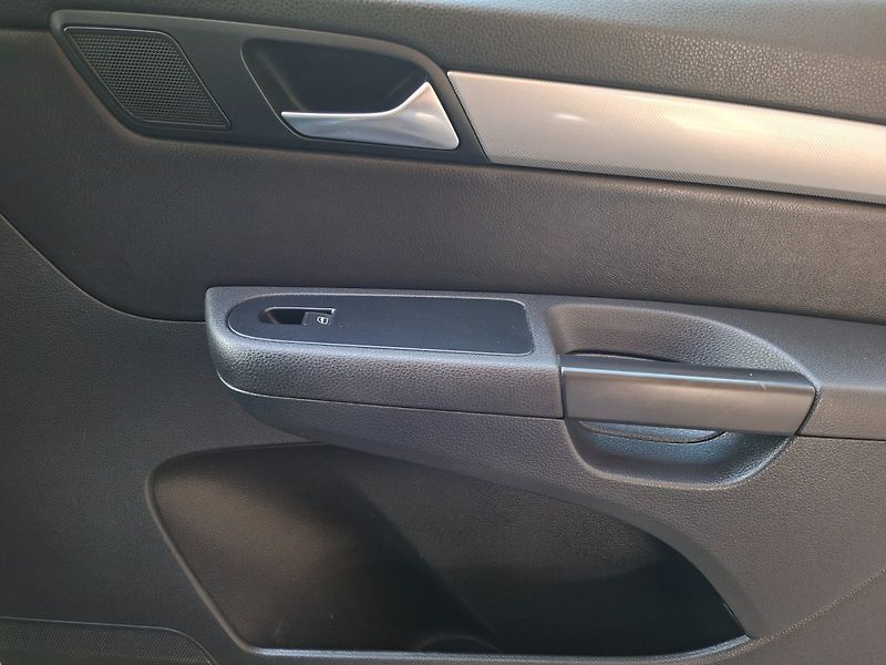Volkswagen Sharan (2012) 2.0TDI 103kW 6MAN -7.MÍST - fotka 22 z 48