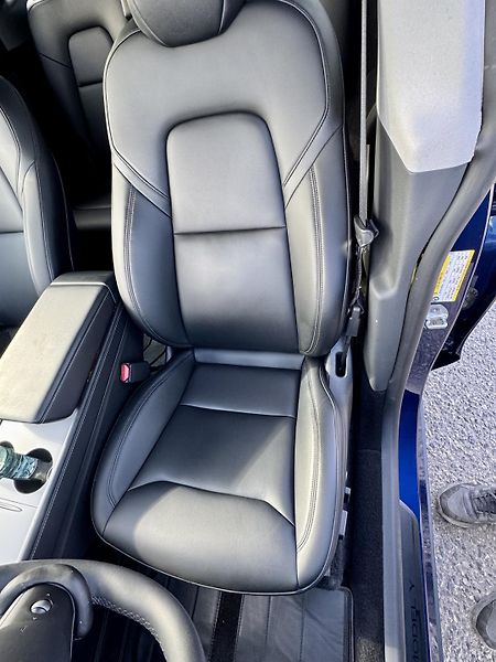Tesla Model Y (2024) RWD. S.R. - fotka 16 z 20