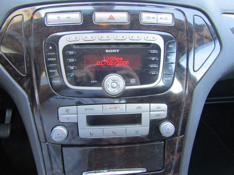Ford Mondeo (2008) 2.0 TDCi GHIA 1.MAJITEL - fotka 34 z 43