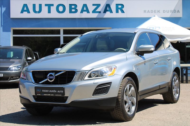 Volvo XC60 2,4 D4  ČR,A/T,4x4,OCEAN RACE - fotka 1 z 39