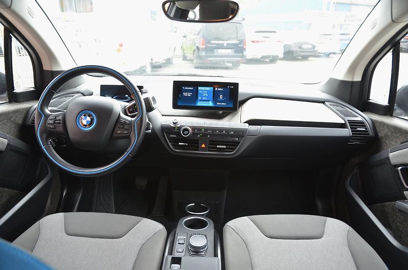 BMW i3 (2022) 120Ah // REZERVOVÁNO // - fotka 16 z 36