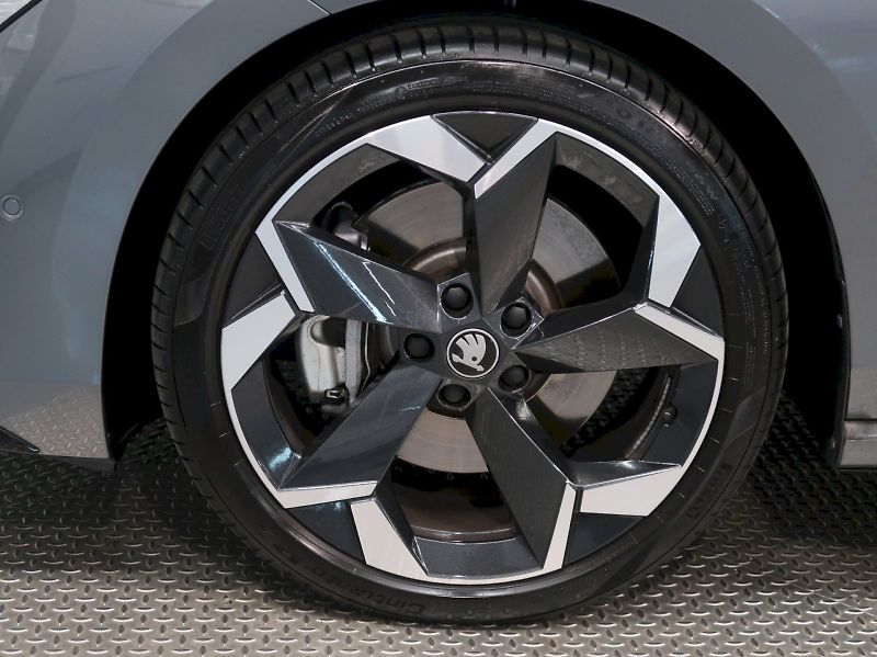 Škoda Superb (2026) SPORTLINE 2.0TDI 142KW 4x4 DSG - fotka 12 z 46