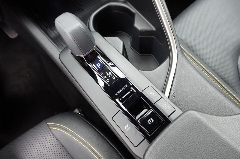 Toyota C-HR 2,0HSD 4x4 Executive Premiere - fotka 22 z 37