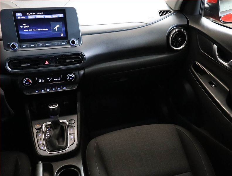 Hyundai Kona (2022) 1.6 T-GDI - fotka 8 z 23