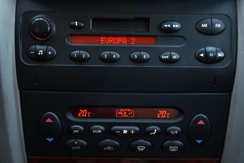 Rover 75 2.0 CDTi 96 kW, DKLIMA, ALU - fotka 21 z 40