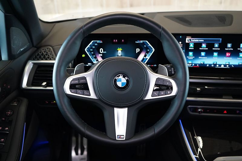 BMW X5 40d xDrive, Vzduch, Tažné, HUD - fotka 25 z 47
