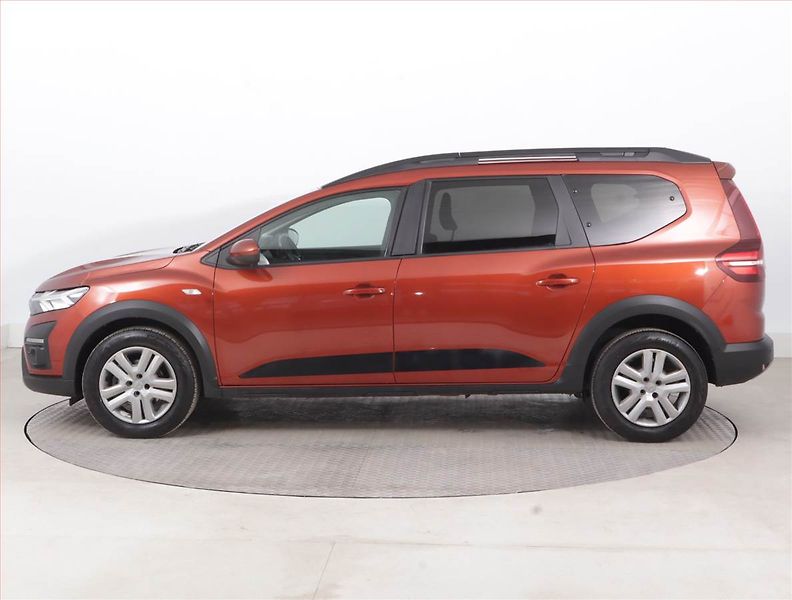 Dacia Jogger (2022) Comfort 1.0 TCe, 7 míst - fotka 3 z 17
