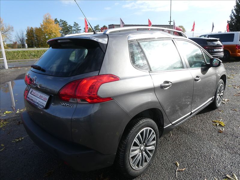 Peugeot 2008 1,2 PureTech 60kW - fotka 9 z 38