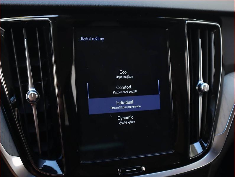 Volvo V60 (2019) T6 AWD - fotka 20 z 22