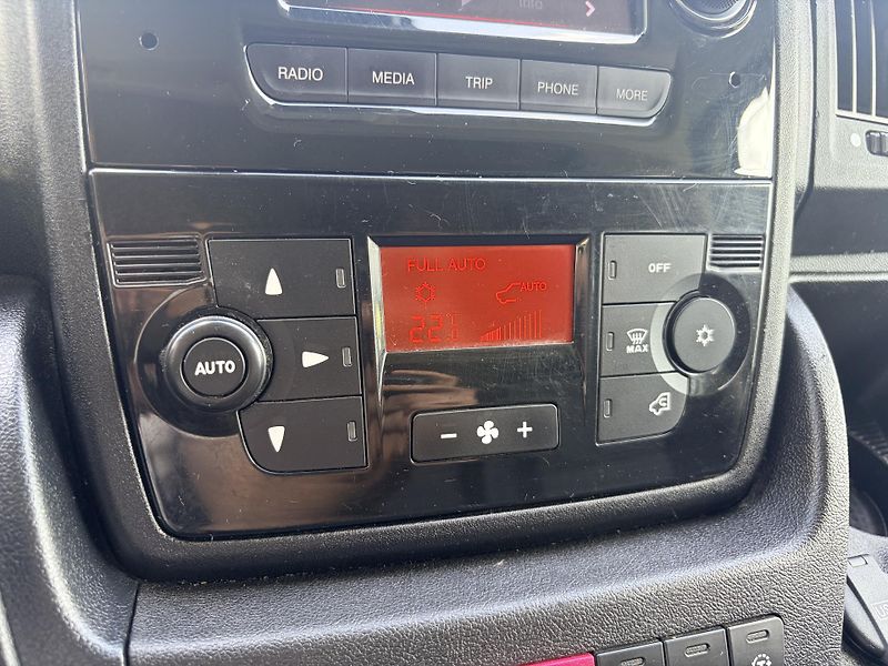 Fiat Ducato 2.3 JTD 103KW 9 MÍST REZERVACE - fotka 20 z 29