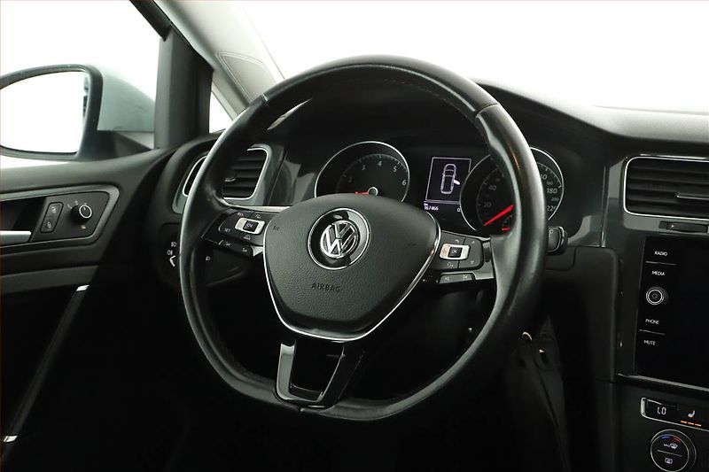 Volkswagen Golf (2017) 1.0 TSI, Tempomat - fotka 12 z 14