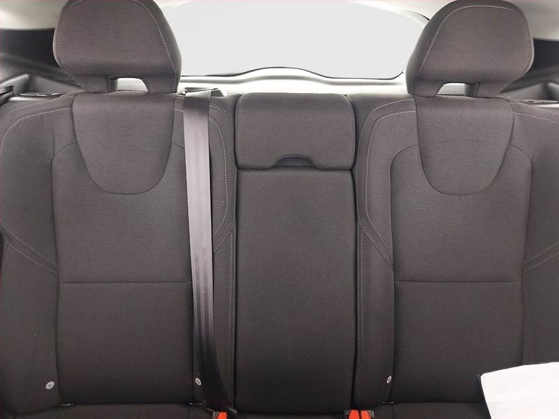 Volvo V40 (2012) 2.0 D4, Serv.kniha - fotka 10 z 19