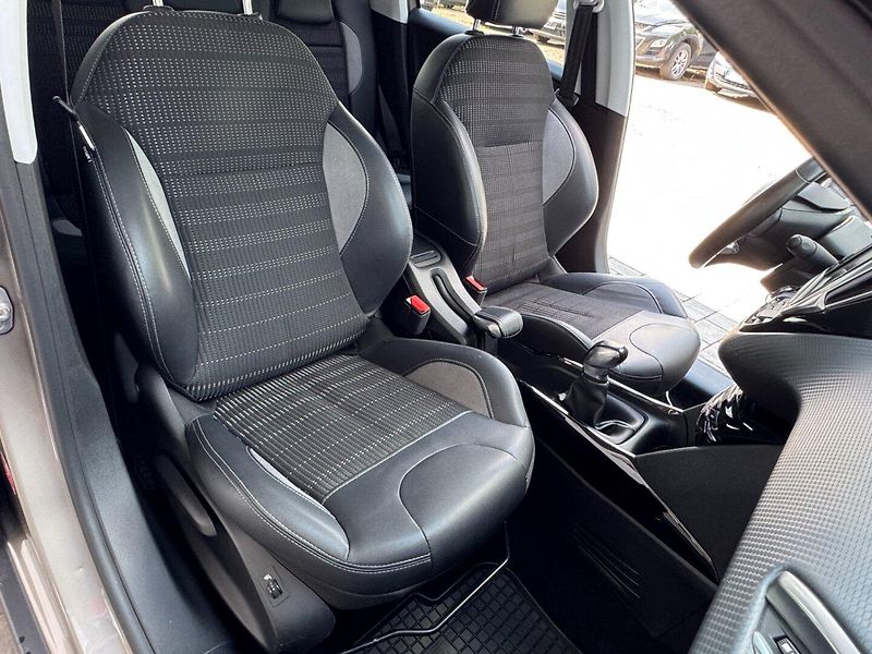 Peugeot 2008 (2016) 1.6 HDi GT-line - fotka 18 z 38