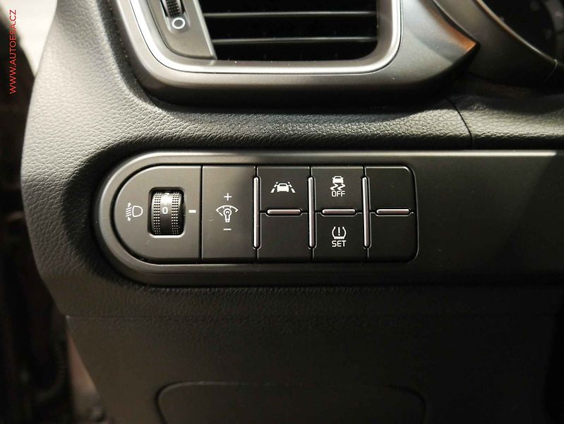 Kia Ceed (2021) 1.5T-GDI, 1.maj,ČR, servis - fotka 12 z 20