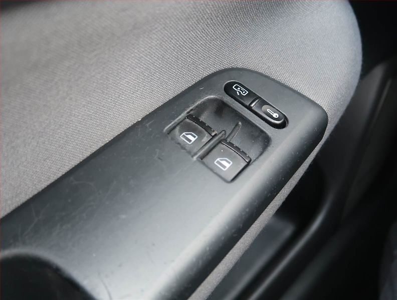Škoda Octavia (2010) Ambiente 1.9 TDI , nová STK - fotka 15 z 16