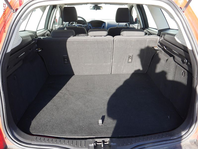 Ford Focus (2015) 1.5 TDCi, AC, výhřev sed - fotka 7 z 14