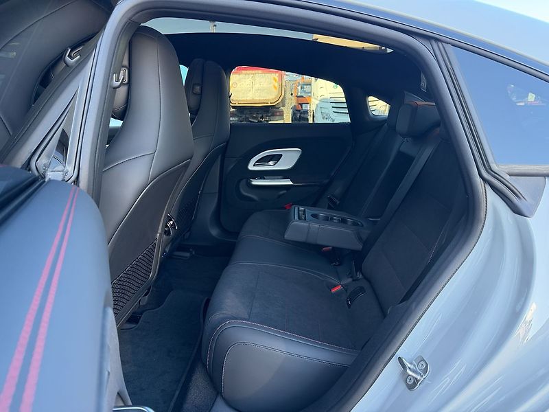 Mercedes-Benz CLA 250+ s technologií EQ - fotka 14 z 36