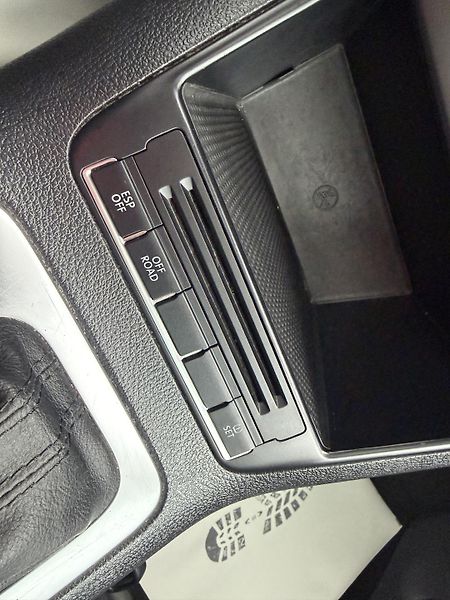 Volkswagen Tiguan 140PS 4x4 DSG PANORAMA - fotka 151 z 158