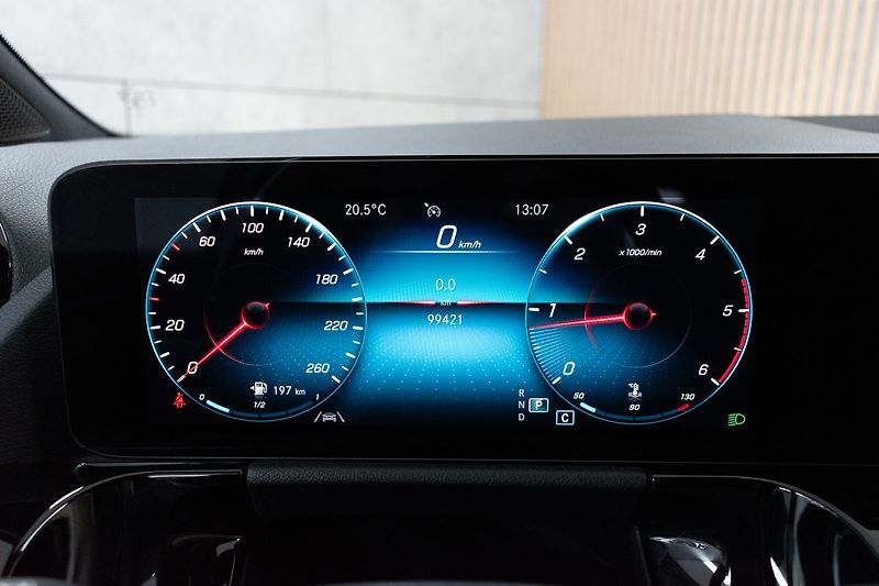 Mercedes-Benz GLA 200d 4MATIC*KEYLESS*ČR 1.MAJ* - fotka 20 z 46
