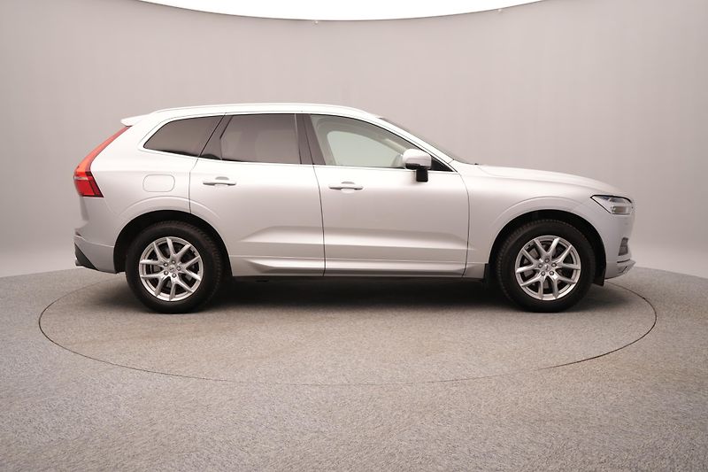 Volvo XC60 B4 AWD MOMENTUM PRO REZERVACE - fotka 11 z 43
