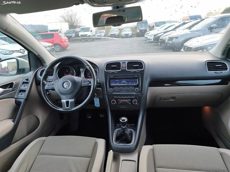 Volkswagen Golf (2011) - fotka 20 z 31