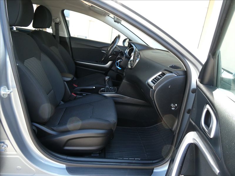 Kia Ceed 1,0 T-GDI Exclusive SW,2x pneu - fotka 20 z 35