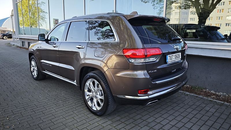 Jeep Grand Cherokee (2019) 3,0 CRD Summit ČR, 1.maj.  - fotka 4 z 49