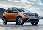 Dacia Duster (+5000 Kč). Základní cena: 300 900 Kč