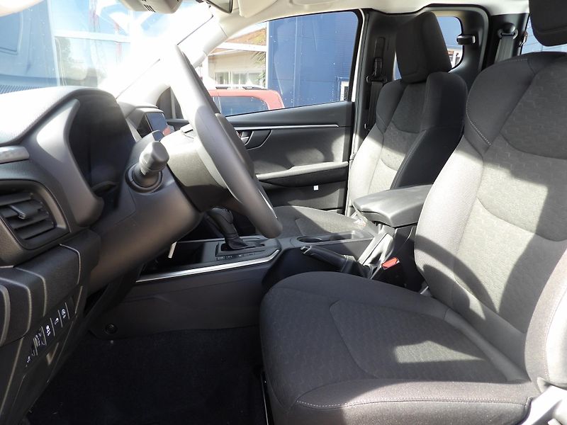 Isuzu D-Max (2026) SpaceCab LS 2.2L 163K 8st. A/T - fotka 15 z 36