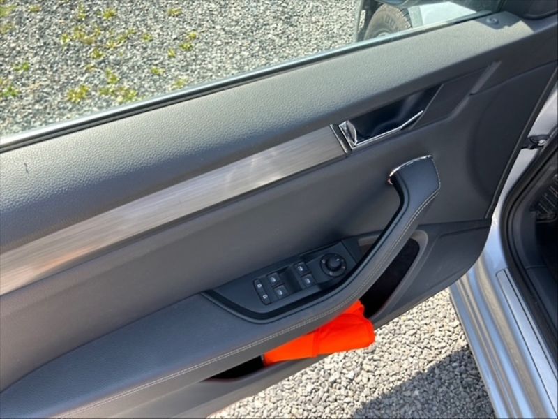 Škoda Superb 2,0 TDI Style AT - fotka 11 z 11