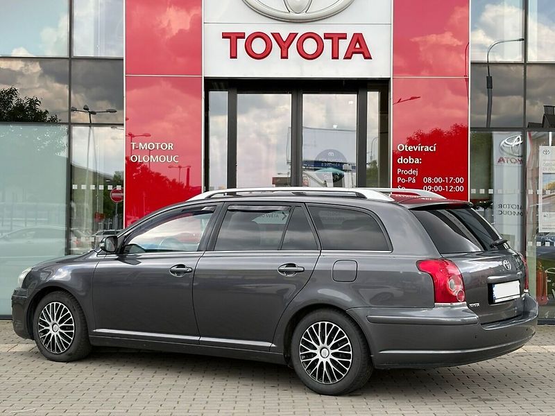 Toyota Avensis - fotka 2 z 13