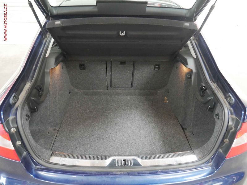 Škoda Superb (2011) 2.0 TDi, AC, STK4/28 - fotka 7 z 15