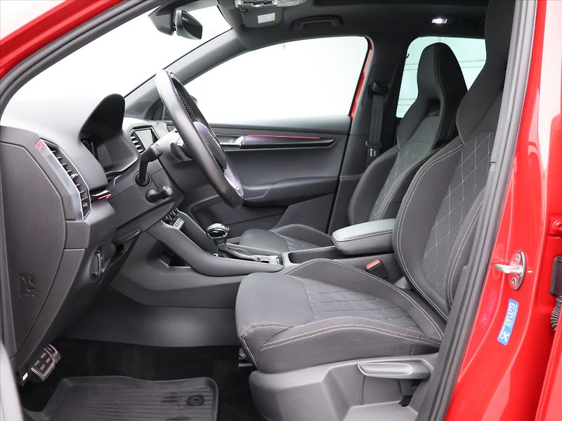 Škoda Karoq 2,0 TSI 140kW DSG Sportline - fotka 12 z 36