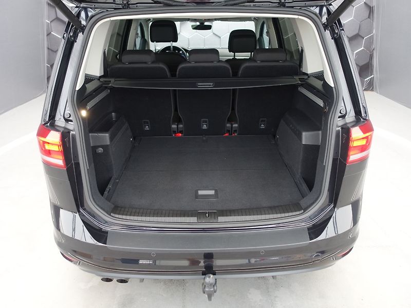 Volkswagen Touran 2.0 TDi, DSG, LED SVĚTLA - fotka 25 z 36