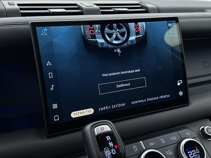 Land Rover Defender 110 P425 X-DYNAMIC REZERVACE - fotka 44 z 50