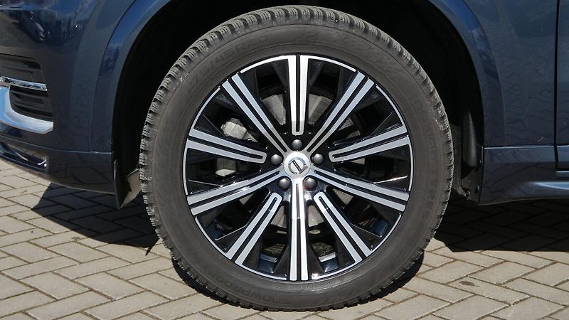 Volvo XC90 B5 AWD Plus Bright 7 míst - fotka 26 z 27