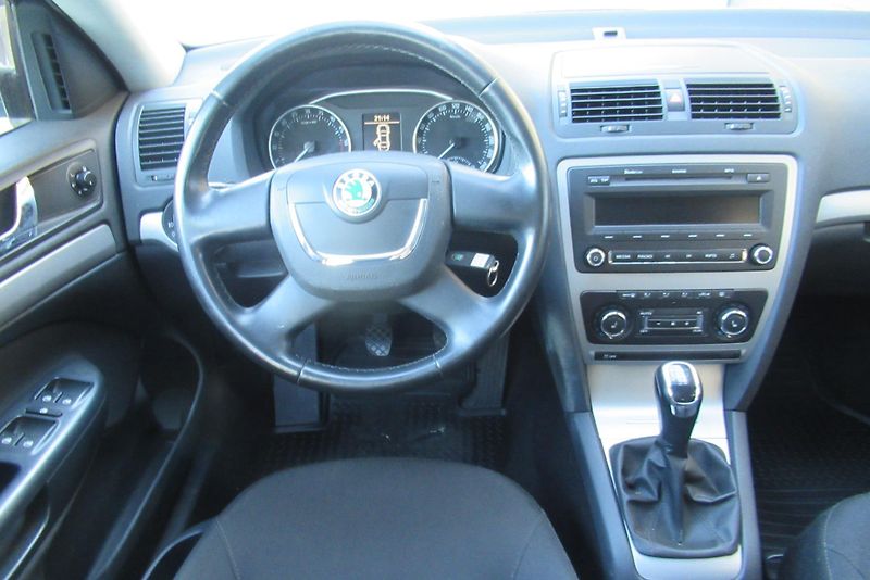 Škoda Octavia 1.6 TDi AUT. KLIMA TAŽNÉ - fotka 10 z 19