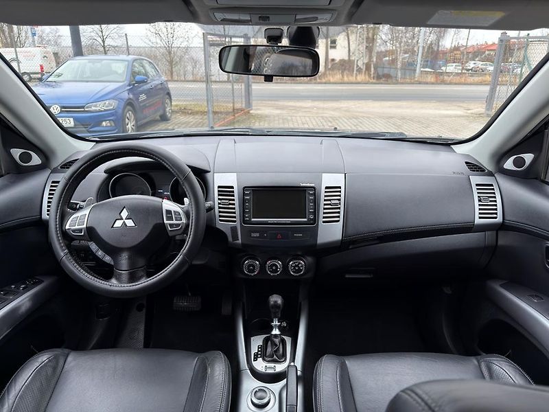 Mitsubishi Outlander 2.2 DI-D 4x4 automat, navigace - fotka 8 z 27
