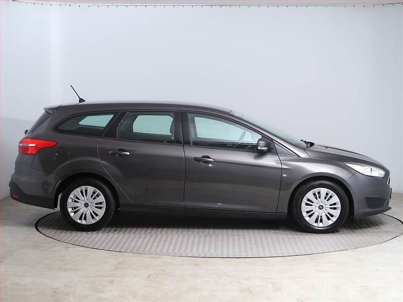 Ford Focus (2018) 1.0 EcoBoost - fotka 6 z 12
