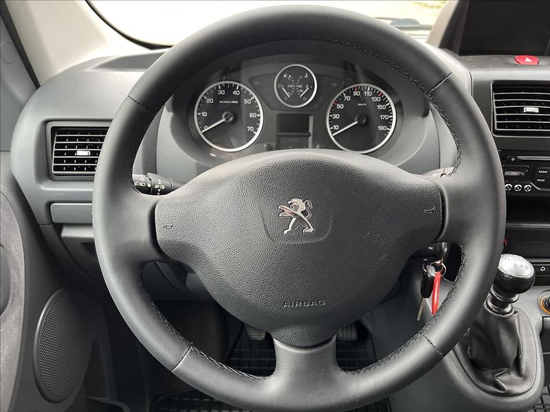 Peugeot Expert Tepee 2,0 HDi 8.MÍST KLIMA NAVIGACE - fotka 17 z 42