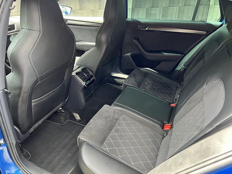 Škoda Superb iV 1.4 TSi 160 kW SPORTLINE - fotka 13 z 24